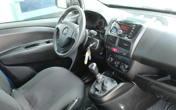 Opel Combo cena 31500 przebieg: 244000, rok produkcji 2016 z Koźmin Wielkopolski małe 191